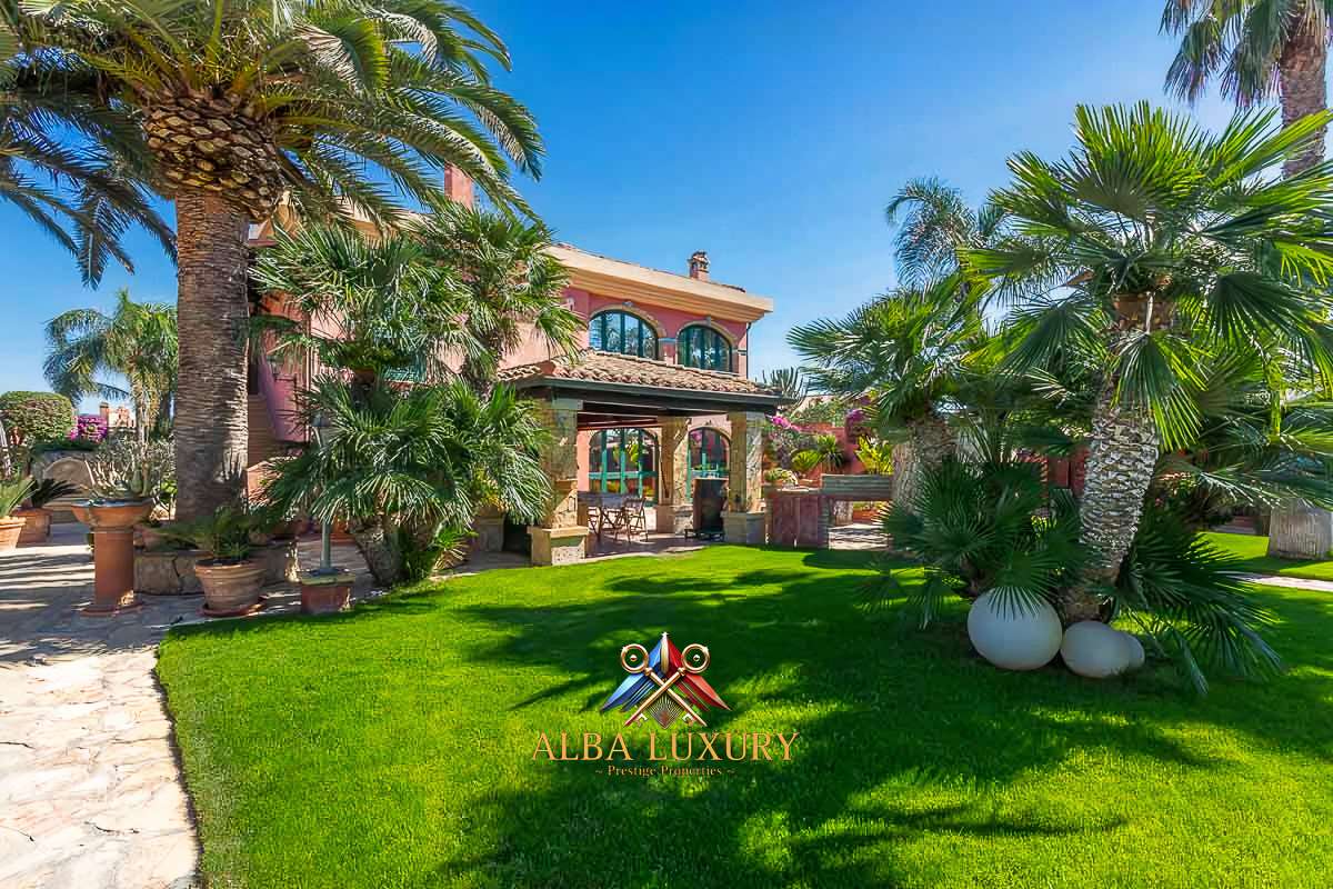 Вилла Via Costantino Nivola, Италия, 600 м² - фото 1