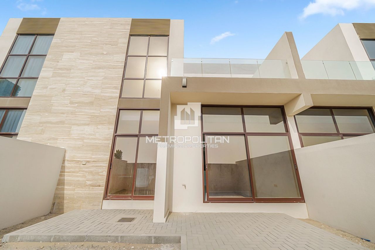 Таунхаус в Дубае, ОАЭ, 235 м² - фото 1