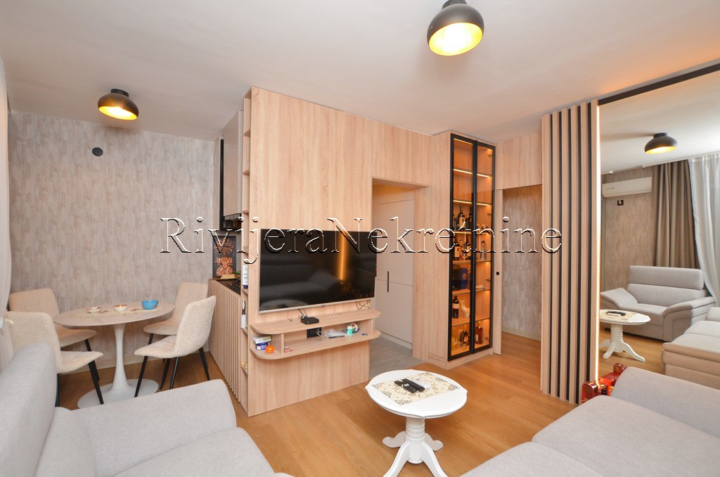 Квартира в Херцег-Нови, Черногория, 61 м² - фото 1