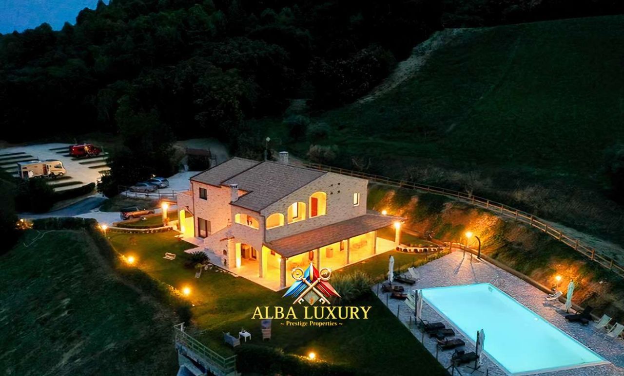 Вилла Via Santi, Италия, 400 м² - фото 1