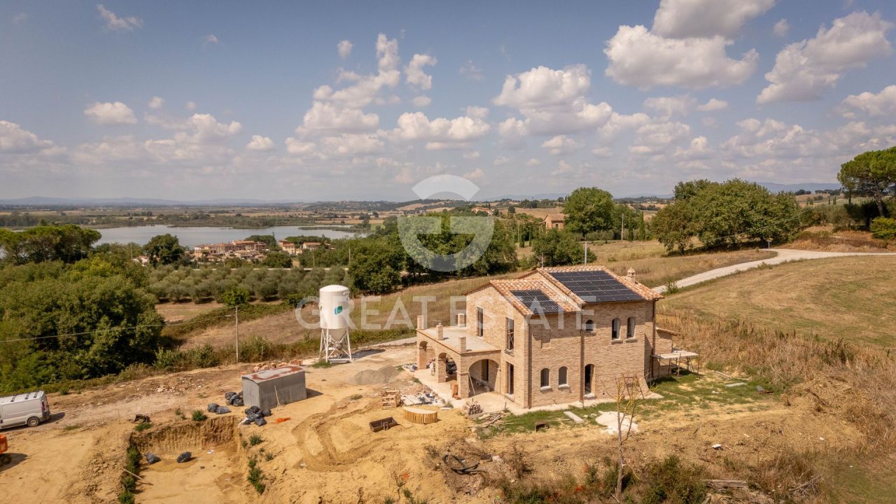 Дом в Кастильоне-дель-Лаго, Италия, 282.95 м² - фото 1