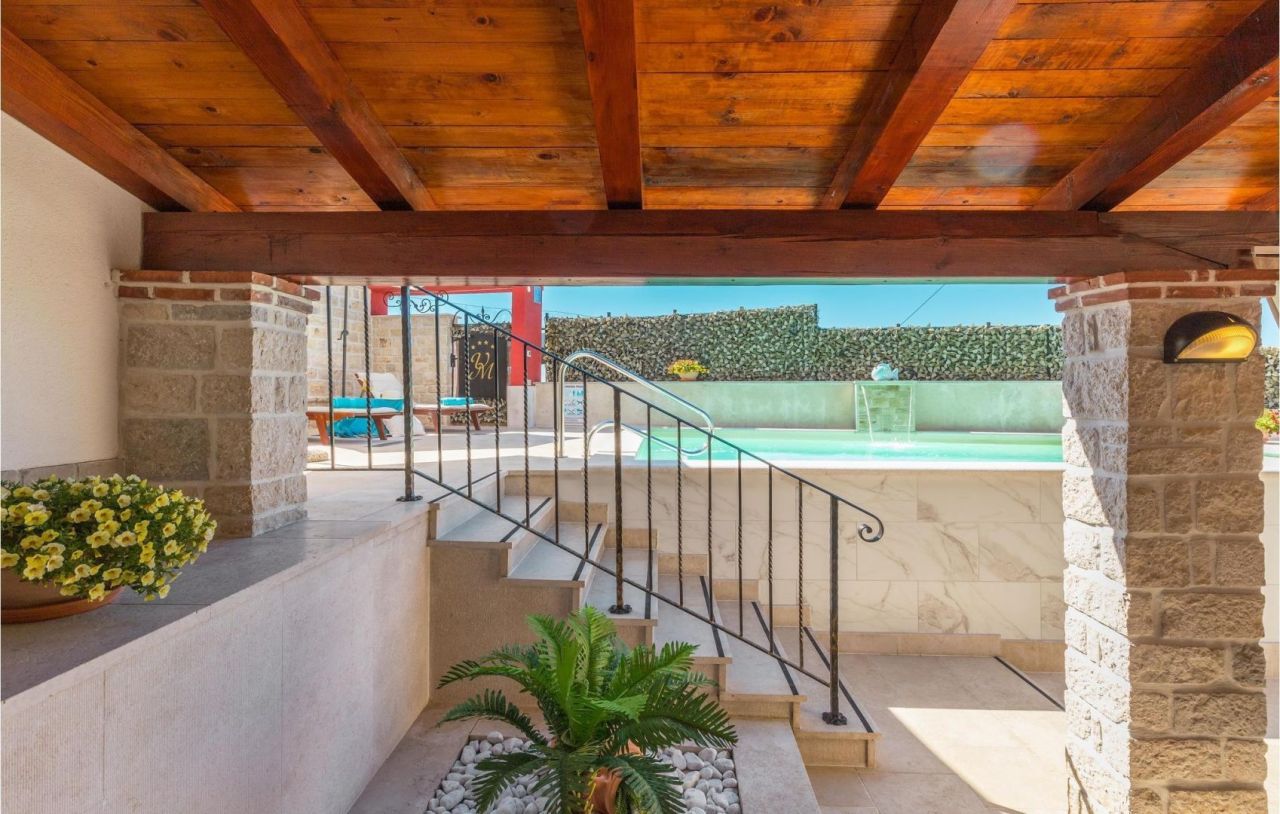 Отель, гостиница в Буйе, Хорватия, 597 м² - фото 8