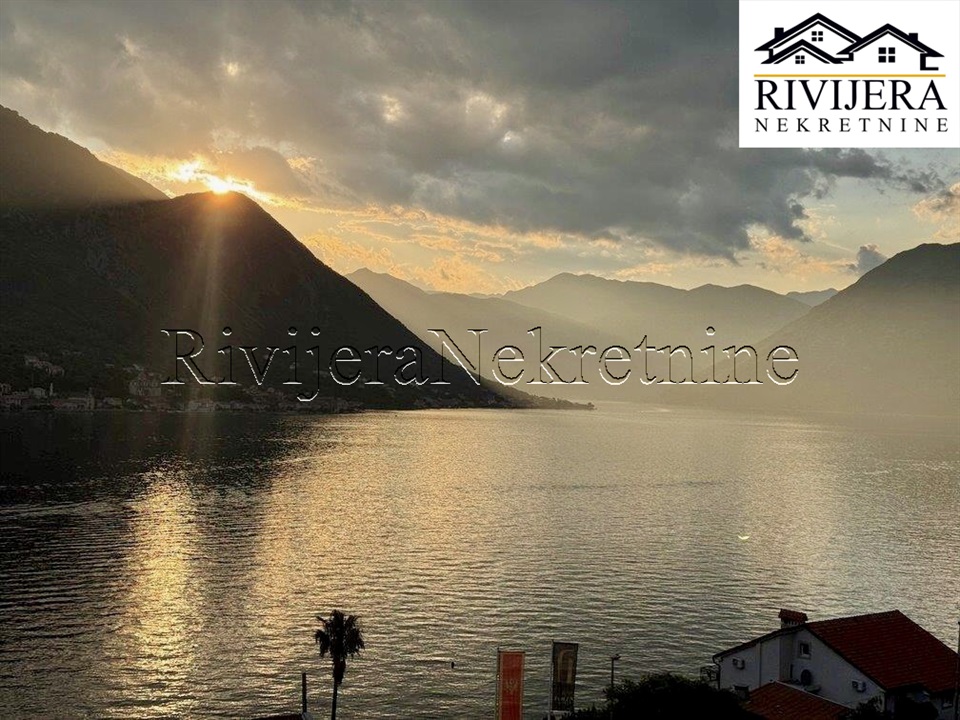 Квартира в Доброте, Черногория, 85 м² - фото 1