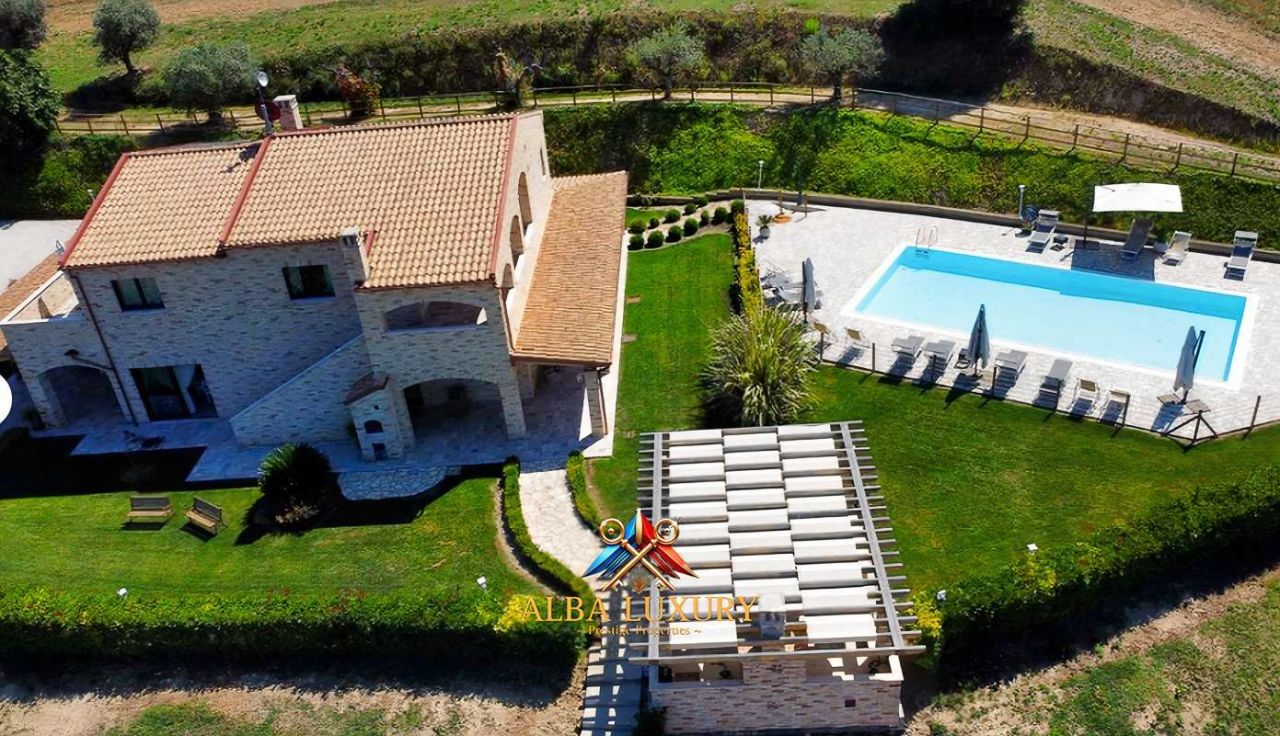 Вилла Via Santi, Италия, 400 м² - фото 1