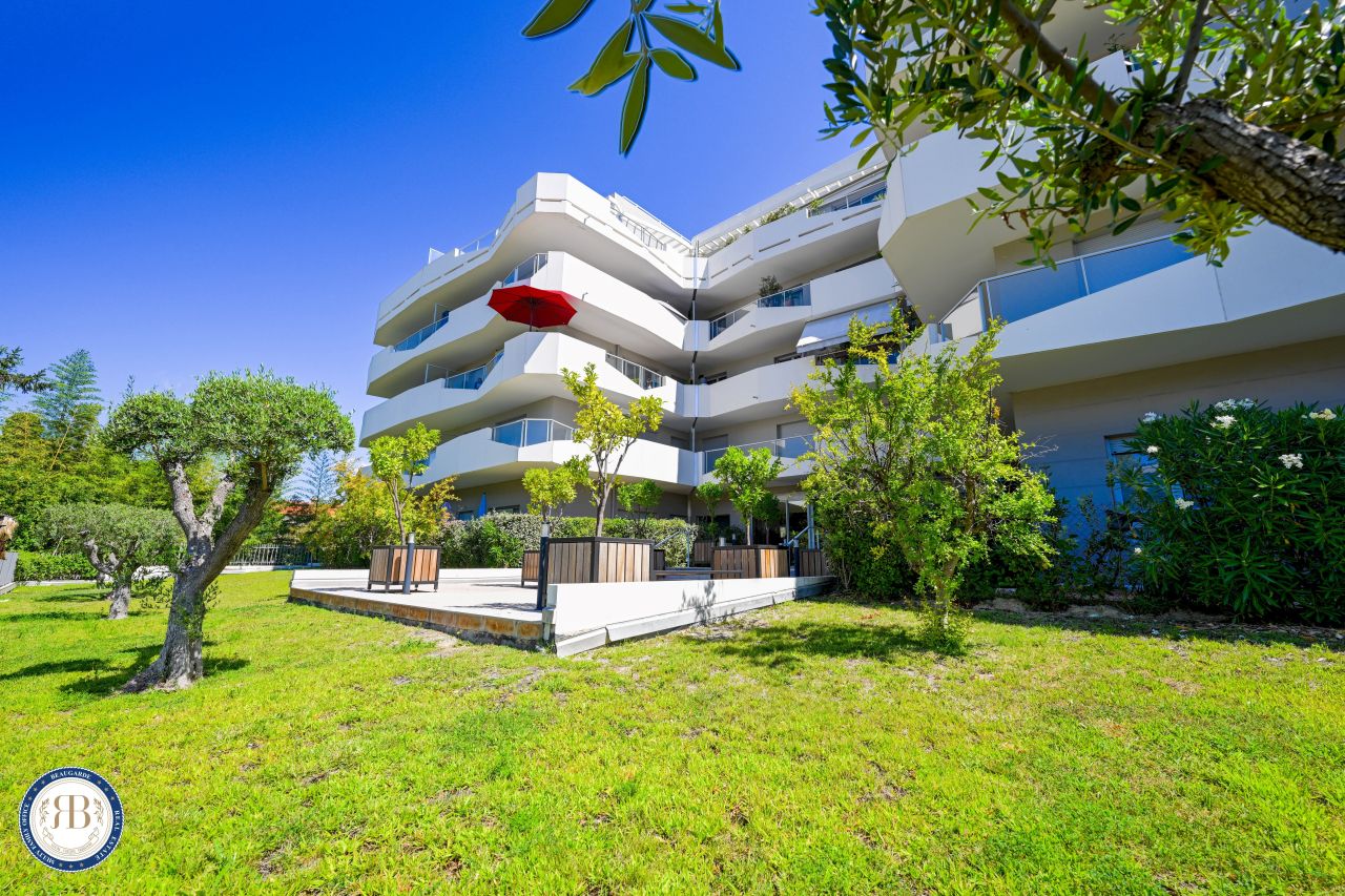 Квартира в Кань-Сюр-Мере, Франция, 68 м² - фото 1
