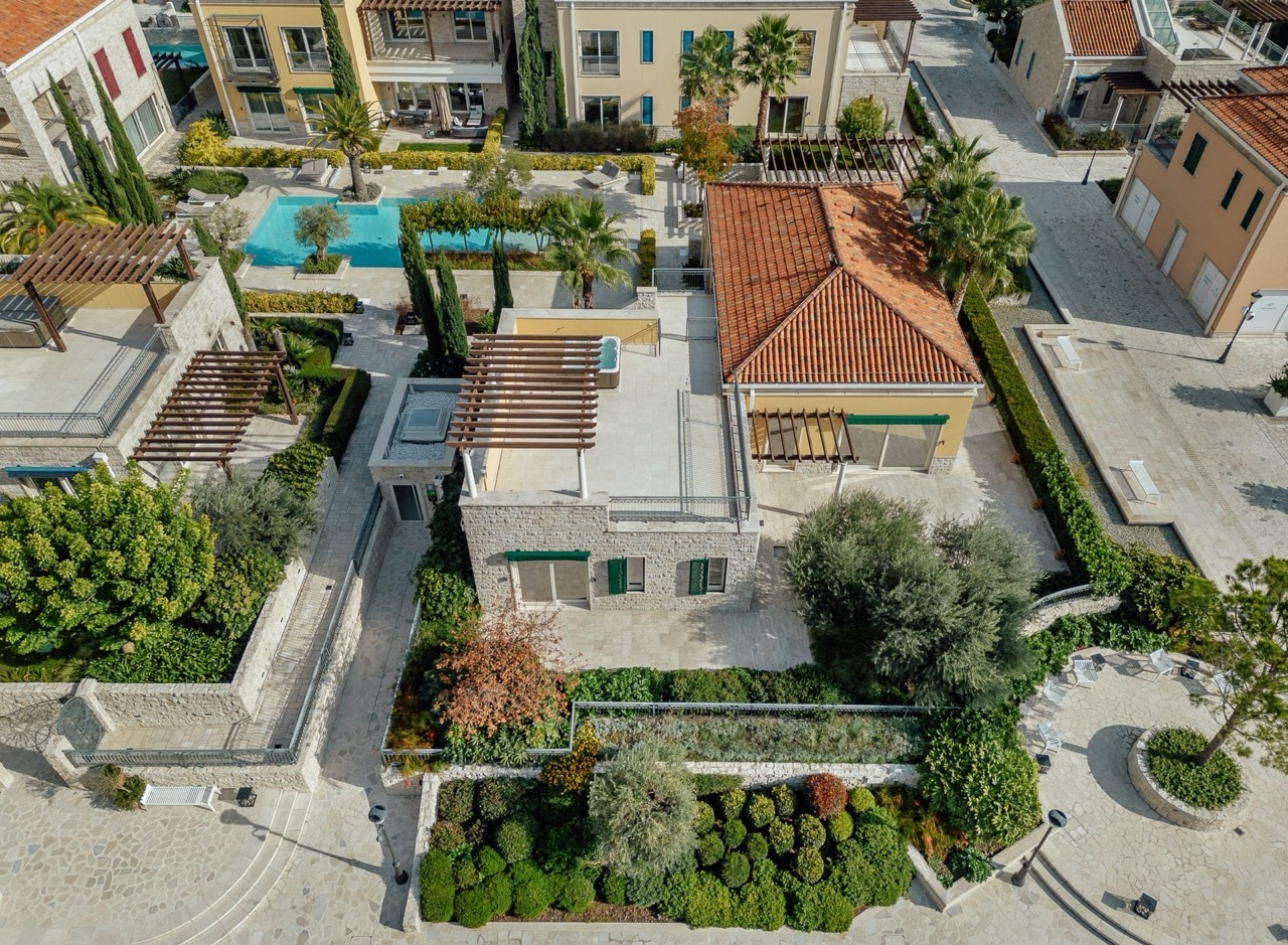 Вилла в Херцег-Нови, Черногория, 287 м² - фото 1