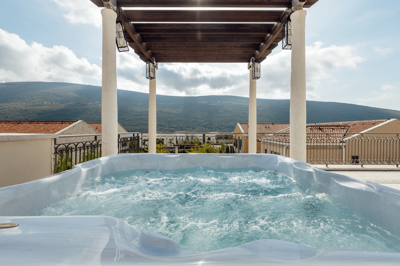 Вилла в Херцег-Нови, Черногория, 325 м² - фото 3