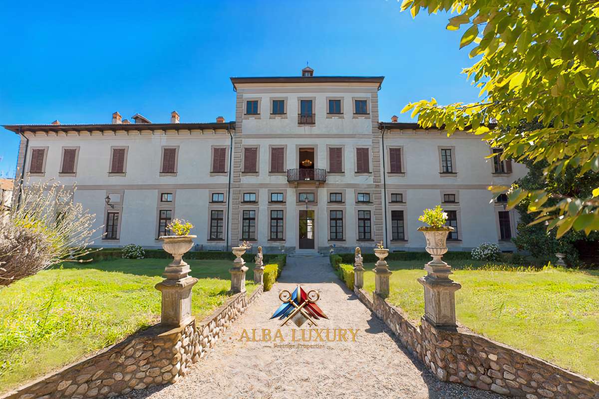Вилла Piazza Giuseppe Resta, Италия, 3 800 м² - фото 1