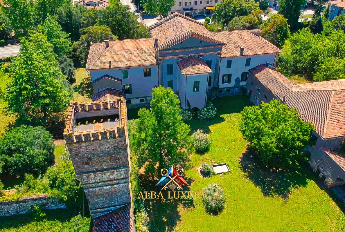 Вилла в Абано-Терме, Италия, 6 000 м² - фото 1