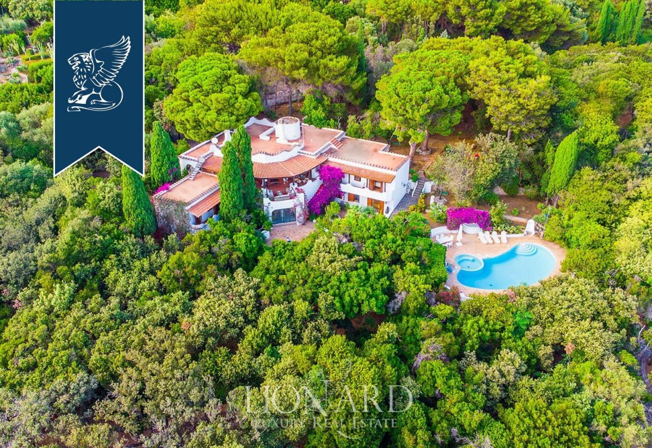 Вилла в Сан-Феличе-Чирчео, Италия, 550 м² - фото 1
