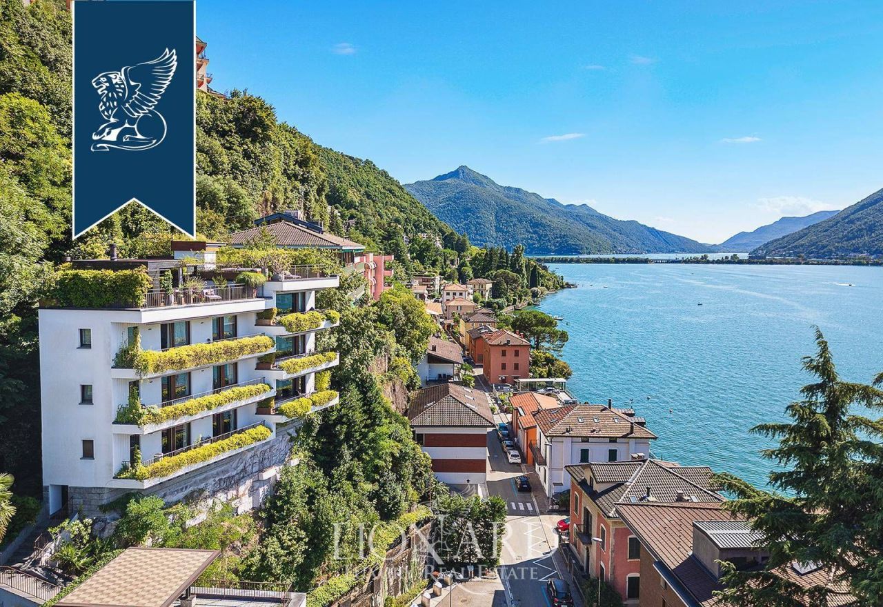 Вилла в Кампионе-д'Италия, Италия, 458 м² - фото 1