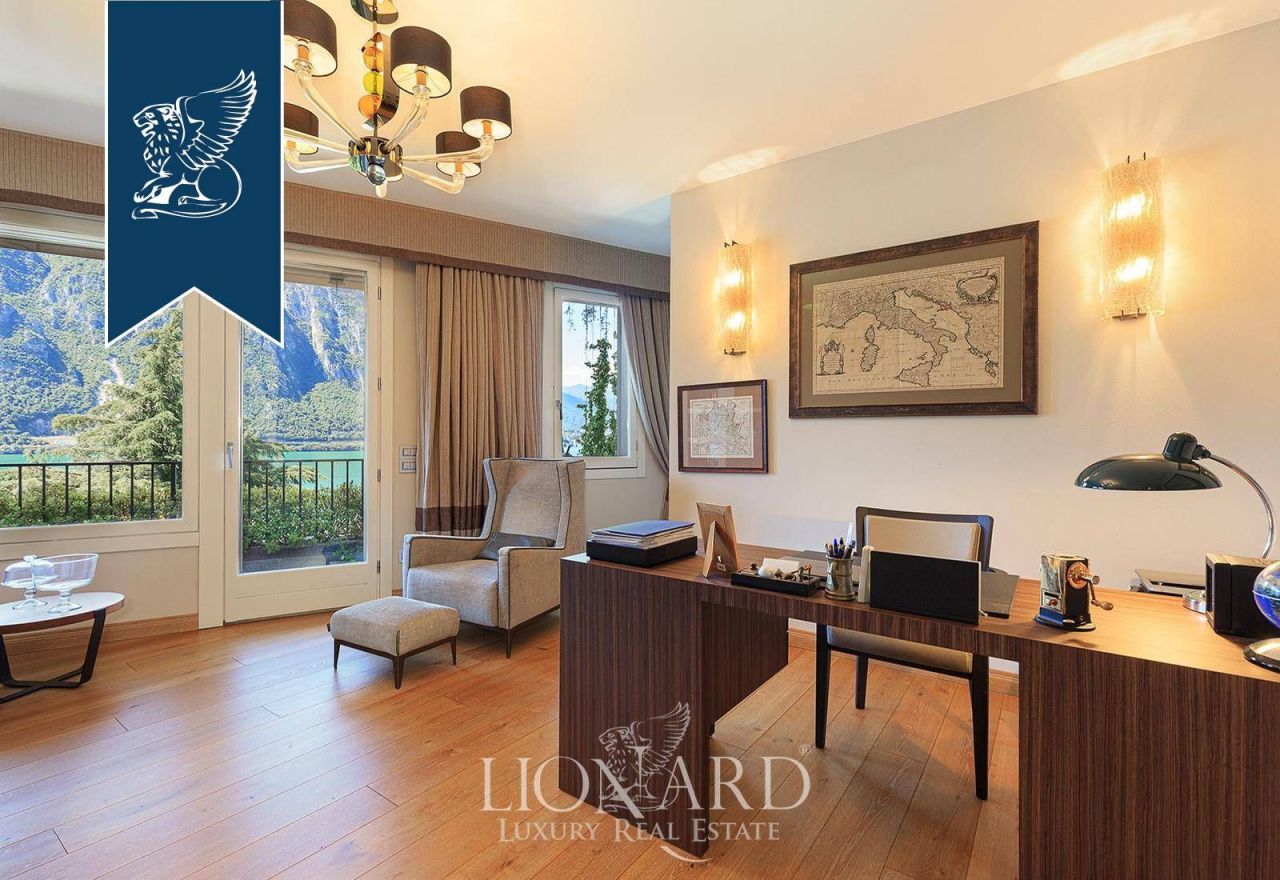 Вилла в Кампионе-д'Италия, Италия, 458 м² - фото 18