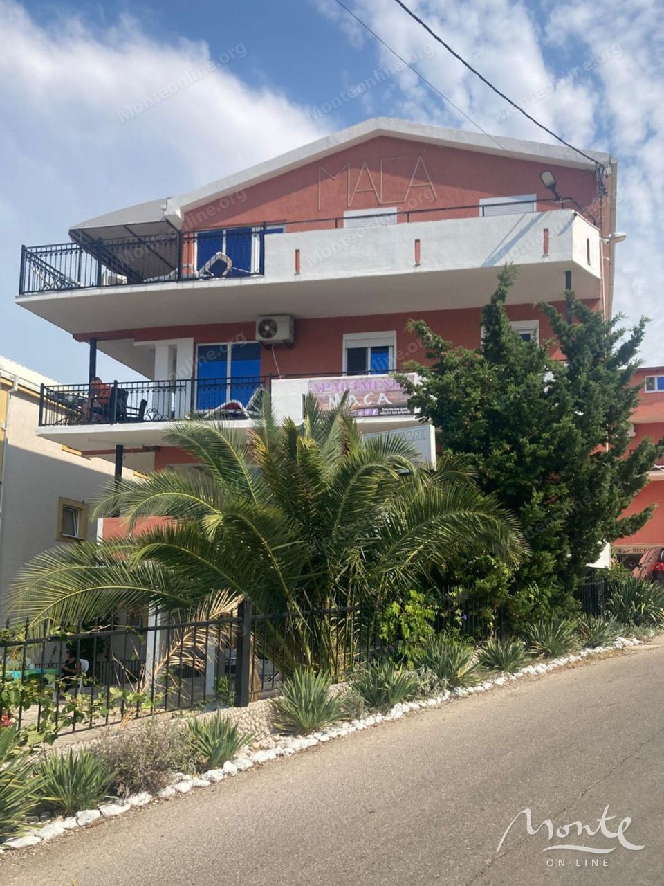 Отель, гостиница в Утехе, Черногория, 1 800 м² - фото 1