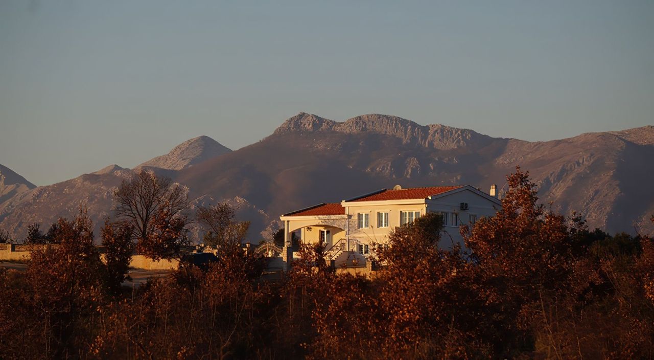Вилла в Улцине, Черногория, 500 м² - фото 1