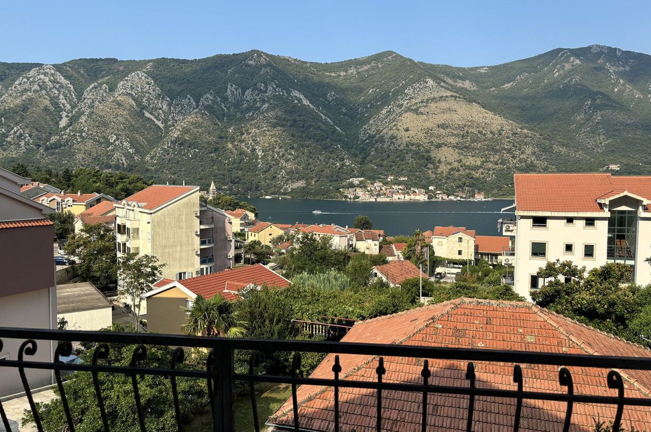 Апартаменты в Доброте, Черногория, 73 м² - фото 1