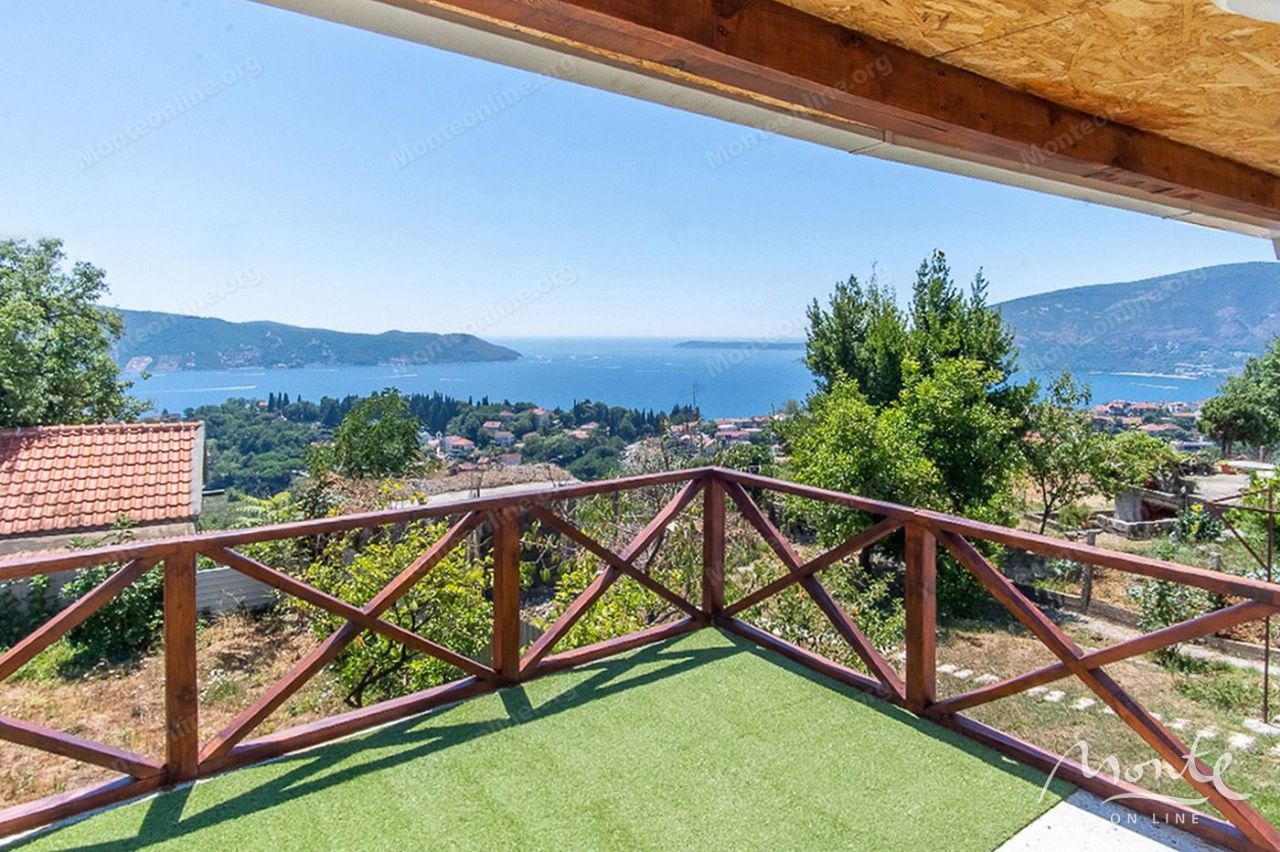 Вилла в Херцег-Нови, Черногория, 122 м² - фото 1