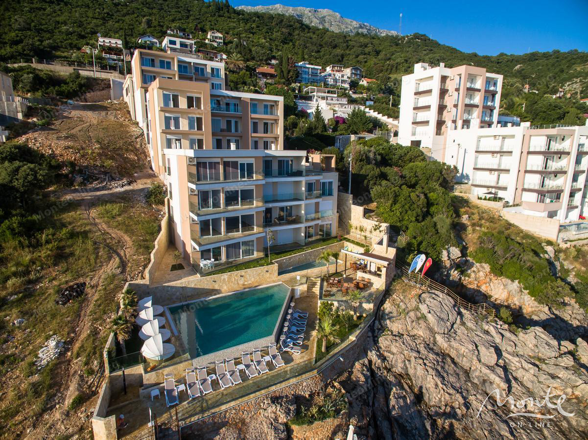 Апартаменты в Добра Воде, Черногория, 83 м² - фото 1