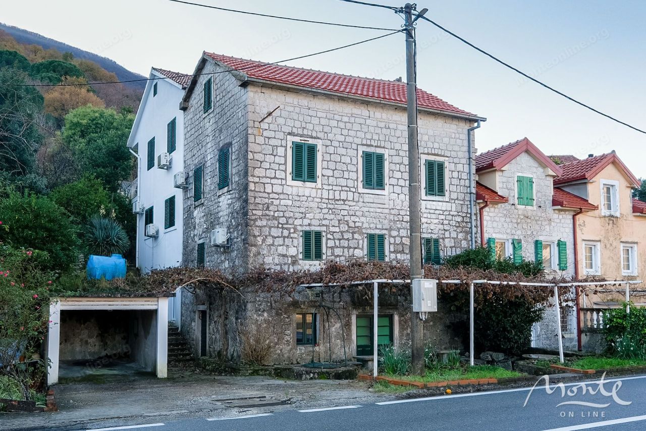 Вилла в Костанице, Черногория, 333 м² - фото 1