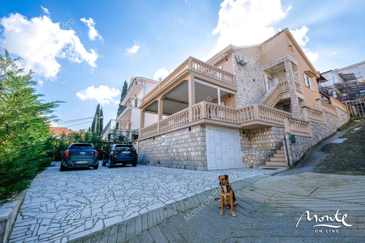 Вилла в Крашичах, Черногория, 210 м² - фото 2