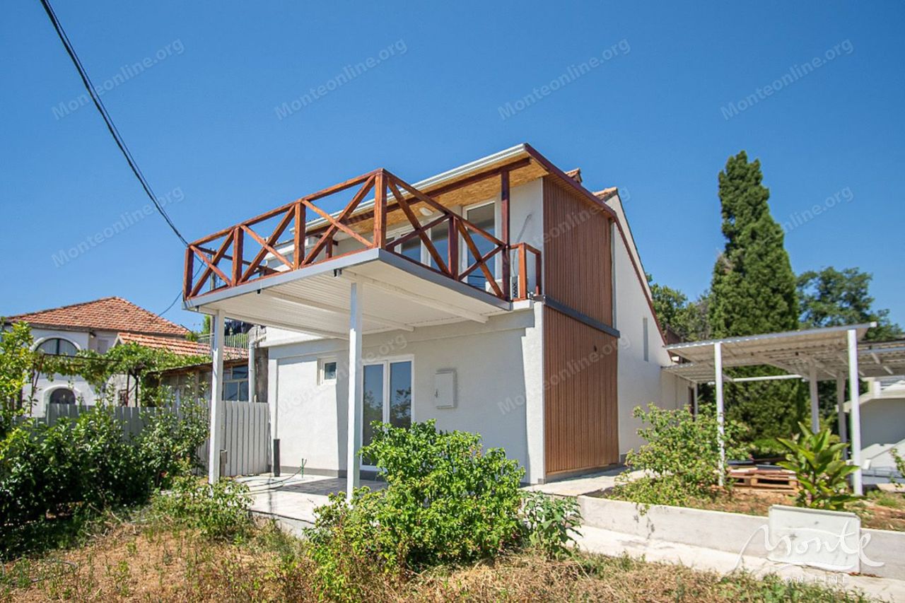 Вилла в Херцег-Нови, Черногория, 122 м² - фото 2