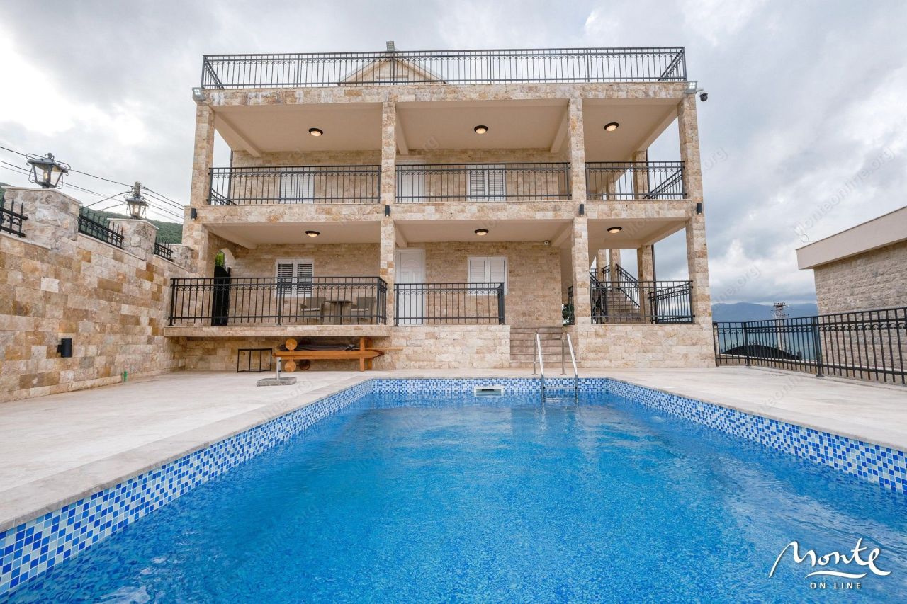 Вилла в Херцег-Нови, Черногория, 204 м² - фото 2