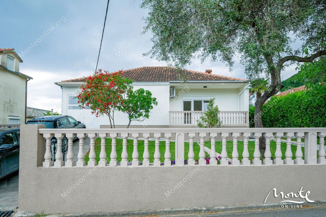 Вилла в Тивате, Черногория, 118 м² - фото 2