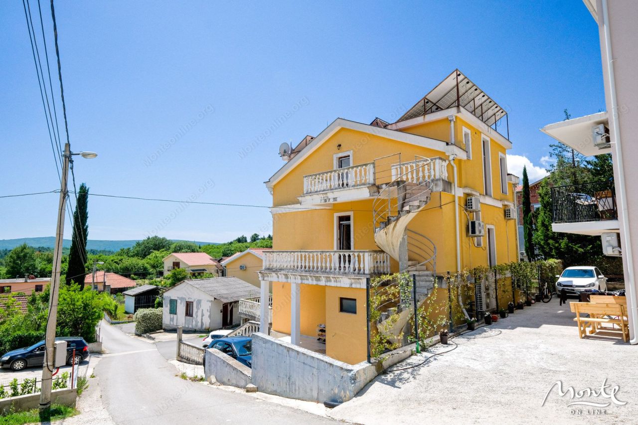 Вилла в Тивате, Черногория, 316 м² - фото 3