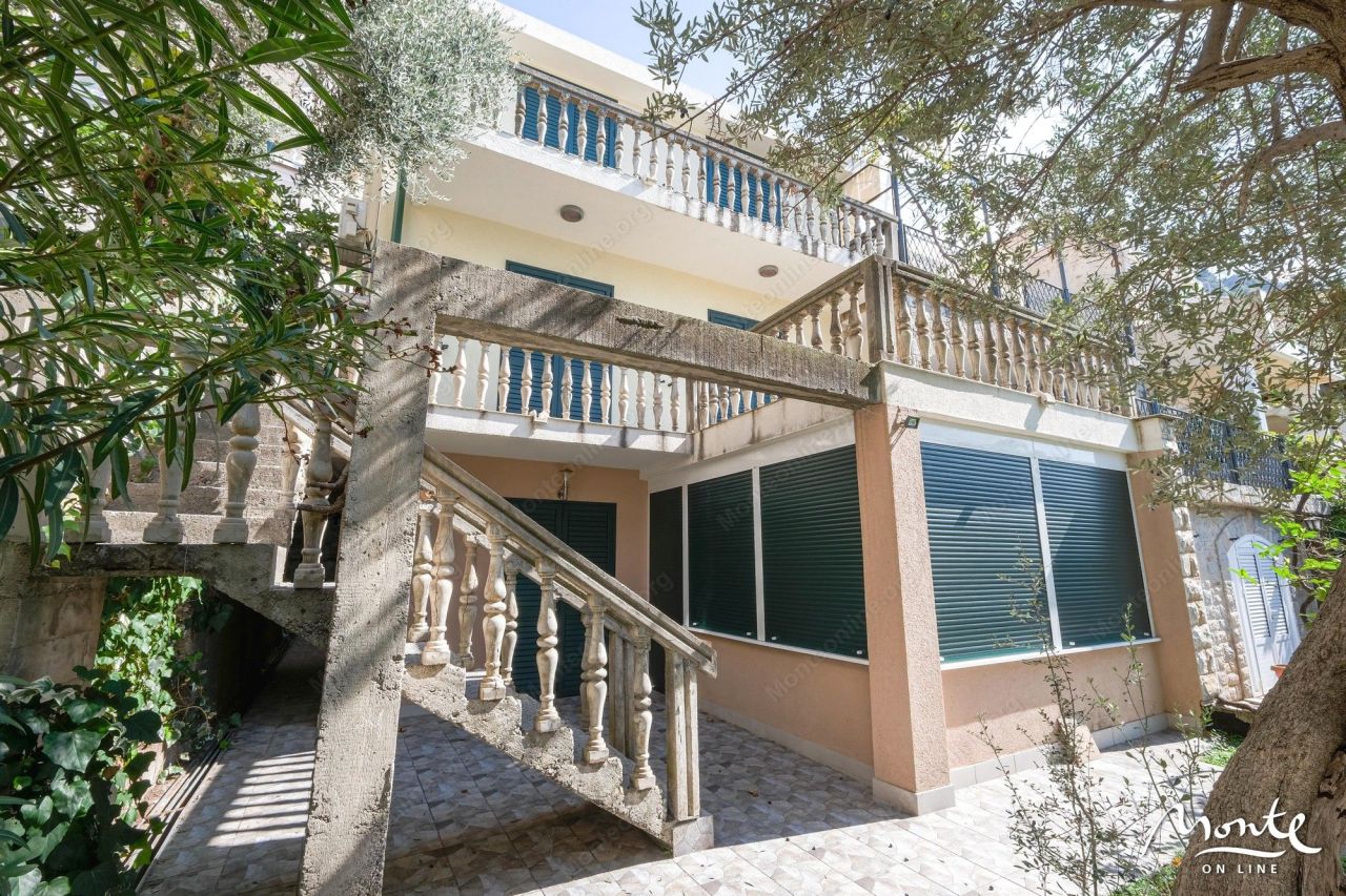 Вилла в Святом Стефане, Черногория, 197 м² - фото 3