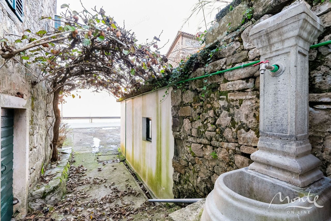 Вилла в Костанице, Черногория, 333 м² - фото 3