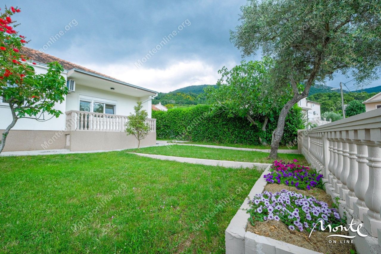 Вилла в Тивате, Черногория, 118 м² - фото 3