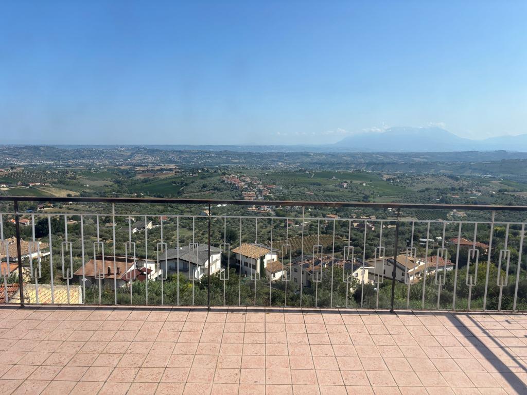 Таунхаус в Читта-Сант-Анджело, Италия, 176 м² - фото 16