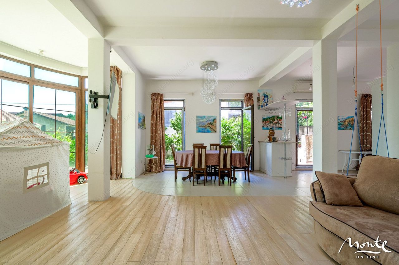 Вилла в Тивате, Черногория, 316 м² - фото 5