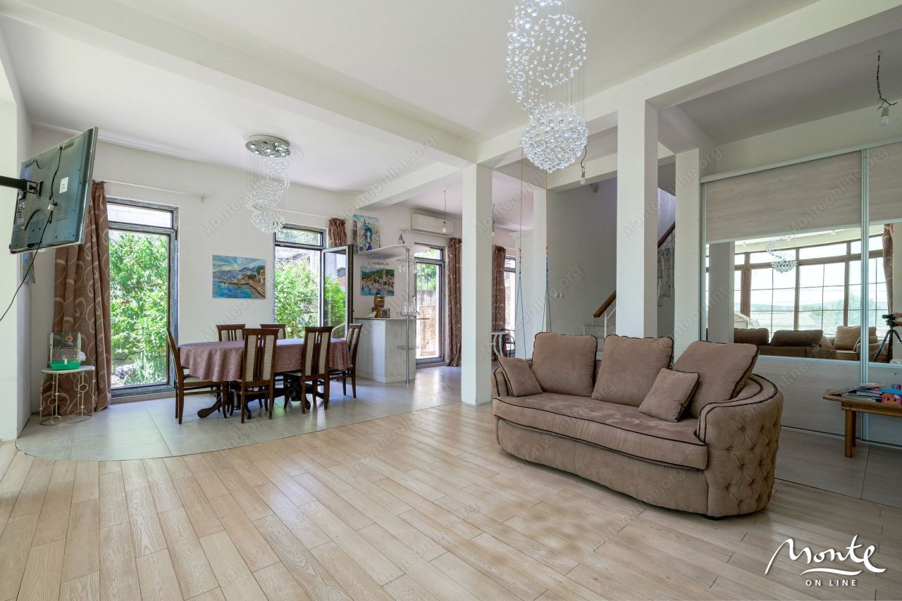 Вилла в Тивате, Черногория, 316 м² - фото 6