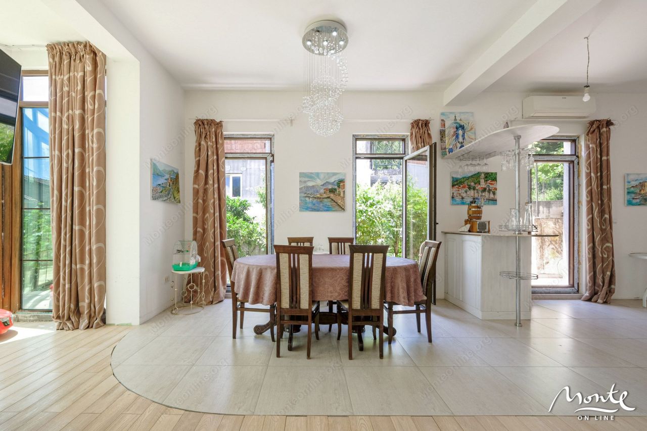 Вилла в Тивате, Черногория, 316 м² - фото 7