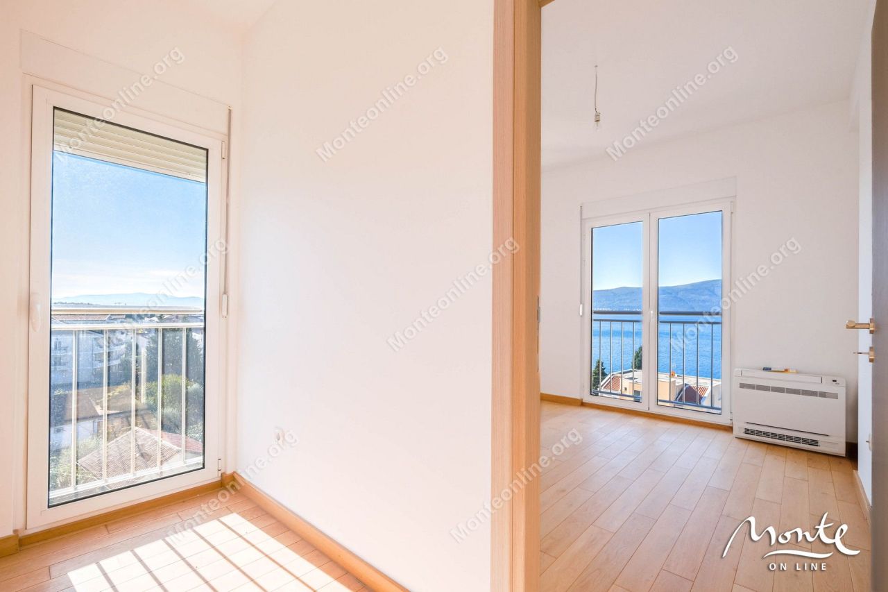 Апартаменты в Тивате, Черногория, 66 м² - фото 8