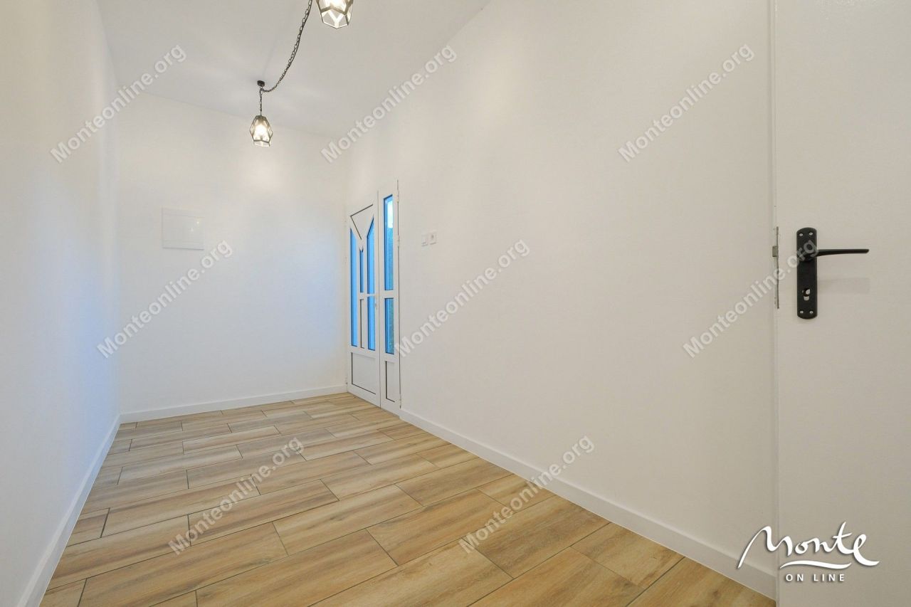 Вилла в Тивате, Черногория, 118 м² - фото 9