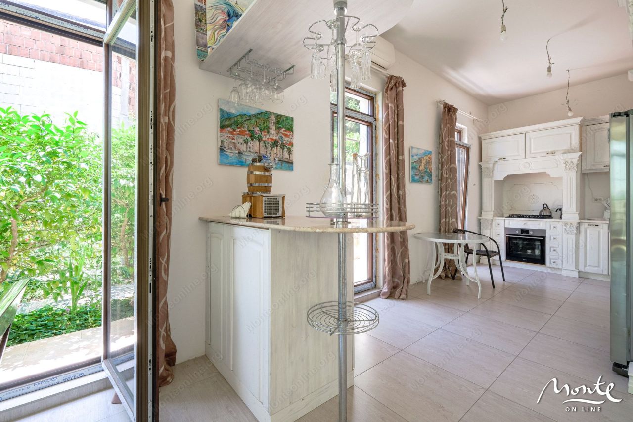 Вилла в Тивате, Черногория, 316 м² - фото 11