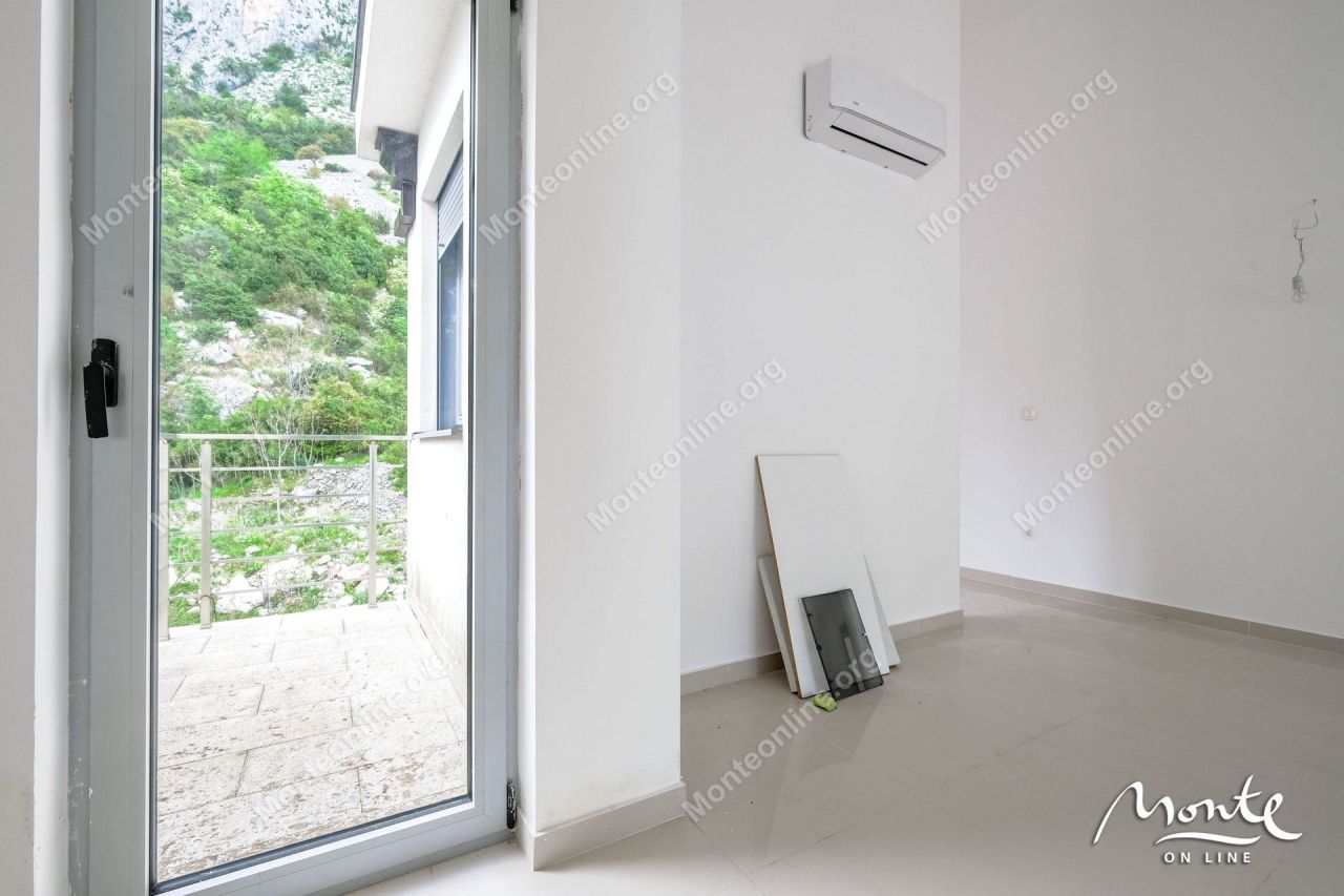 Апартаменты в Доброте, Черногория, 103 м² - фото 12