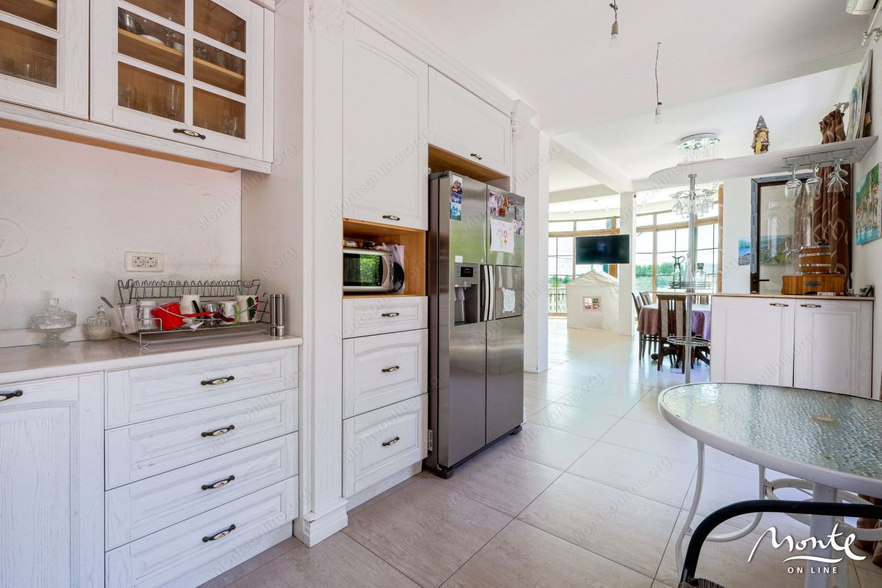 Вилла в Тивате, Черногория, 316 м² - фото 13