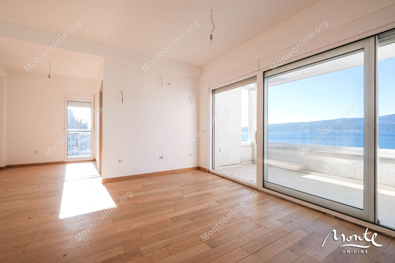 Апартаменты в Тивате, Черногория, 66 м² - фото 14