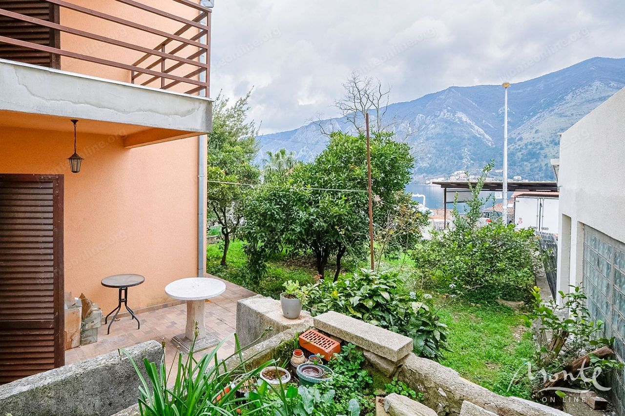 Вилла в Доброте, Черногория, 250 м² - фото 15