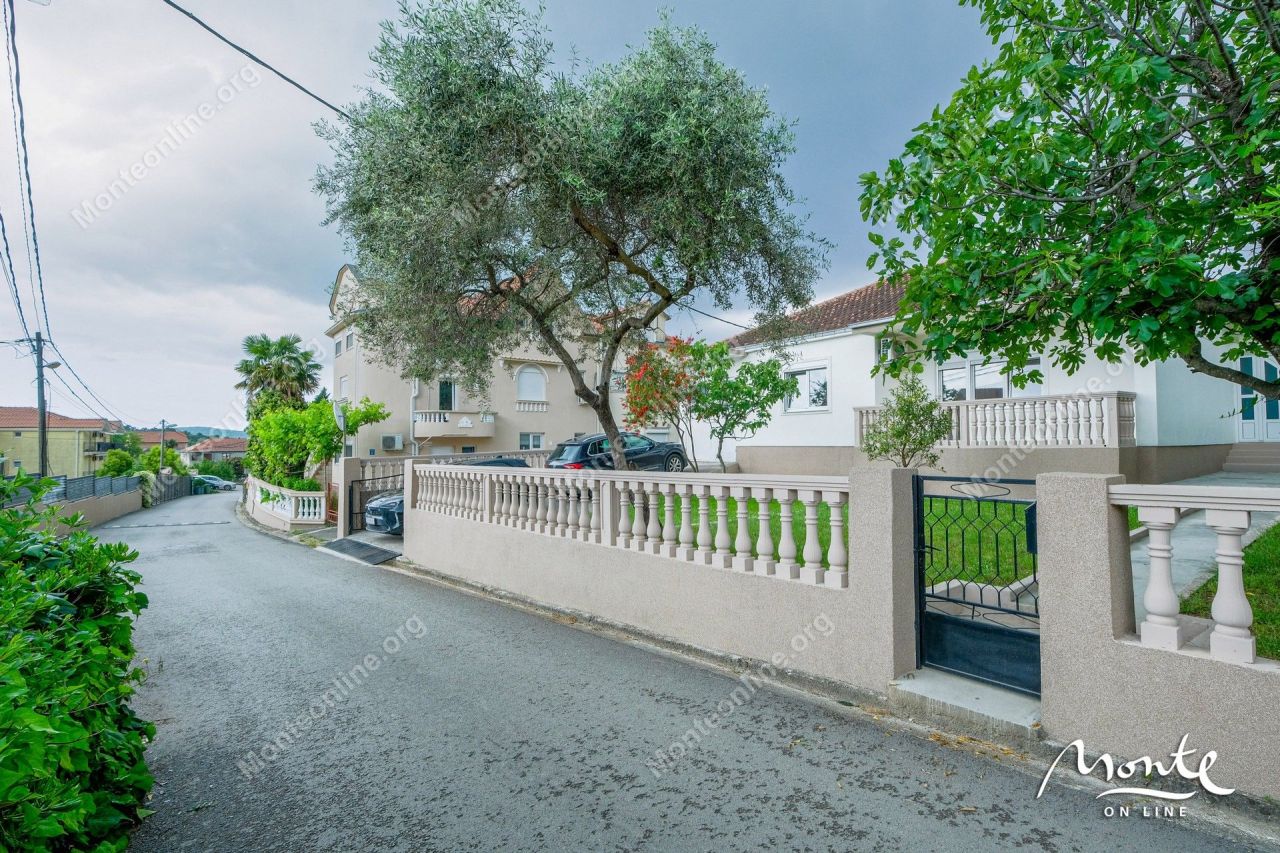 Вилла в Тивате, Черногория, 118 м² - фото 15