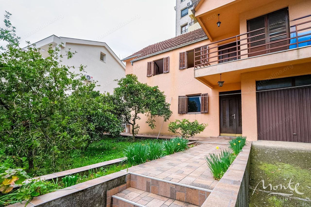 Вилла в Доброте, Черногория, 250 м² - фото 16