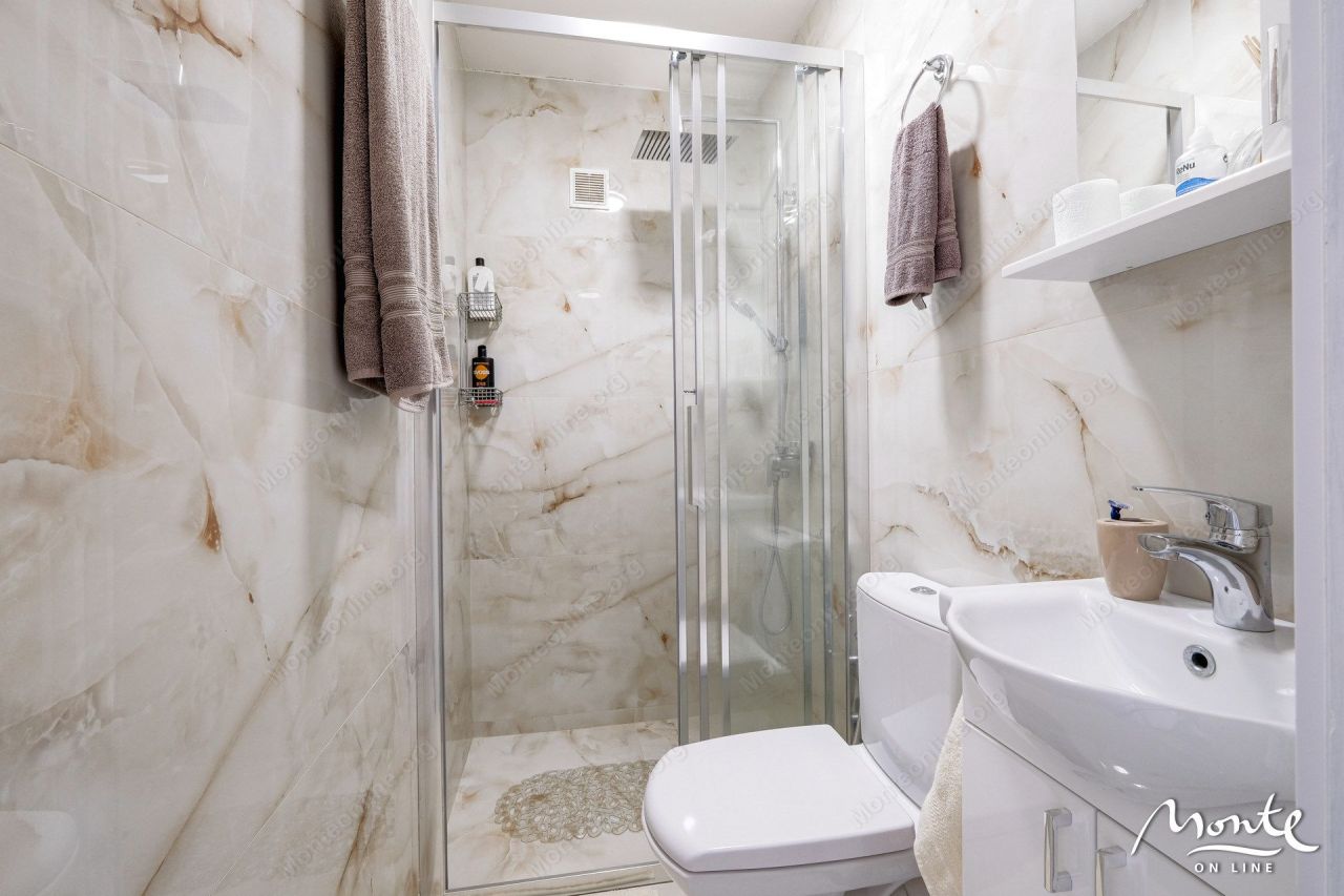 Апартаменты в Тивате, Черногория, 110 м² - фото 17