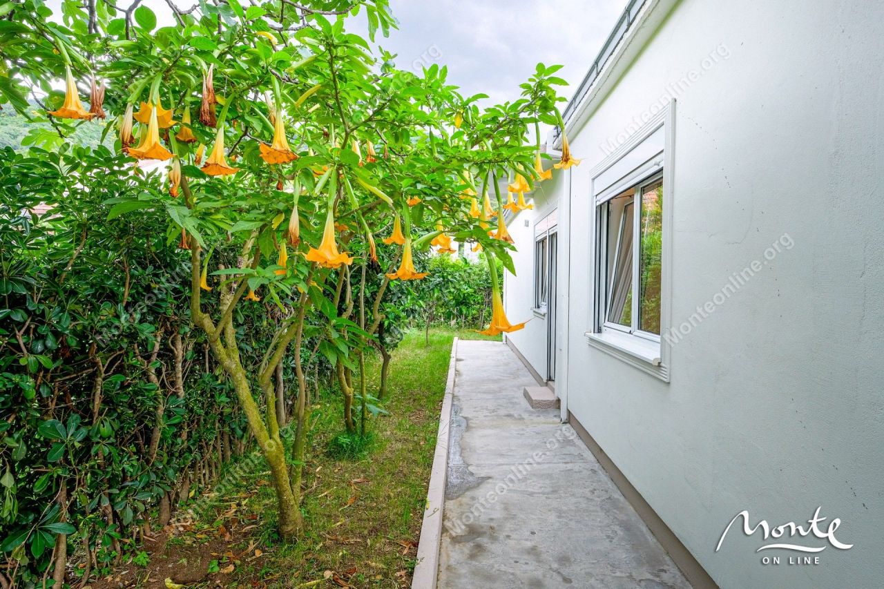 Вилла в Тивате, Черногория, 118 м² - фото 17