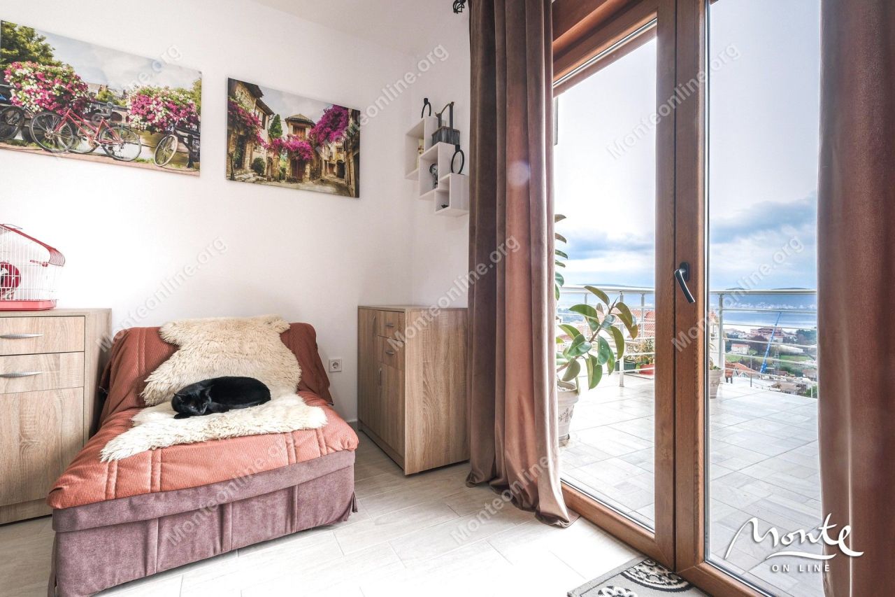 Апартаменты в Тивате, Черногория, 77 м² - фото 17