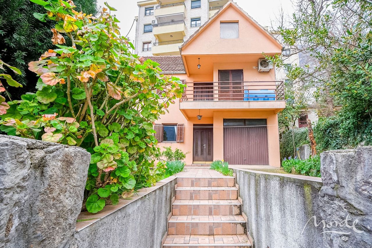 Вилла в Доброте, Черногория, 250 м² - фото 17