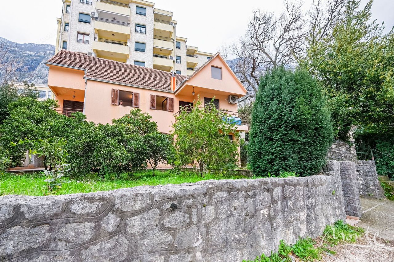 Вилла в Доброте, Черногория, 250 м² - фото 18