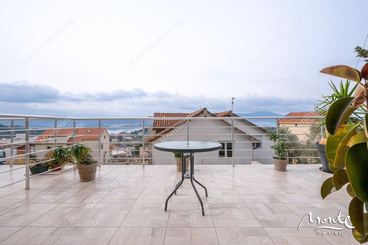 Апартаменты в Тивате, Черногория, 77 м² - фото 18