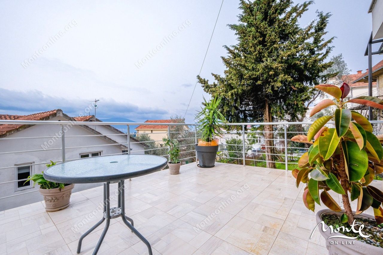 Апартаменты в Тивате, Черногория, 77 м² - фото 19